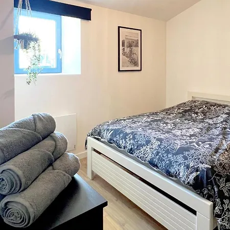 2 Bedroom Awesome In Holiday home