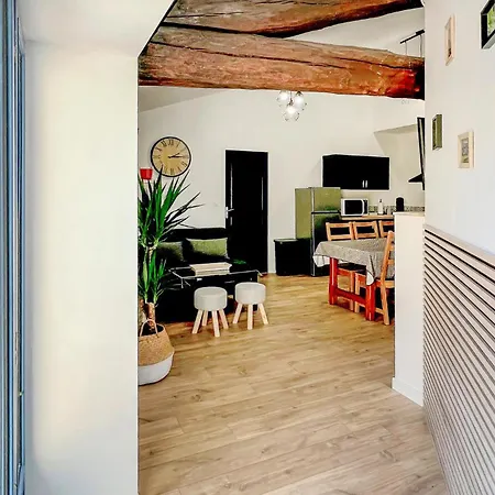 2 Bedroom Awesome In Holiday home *