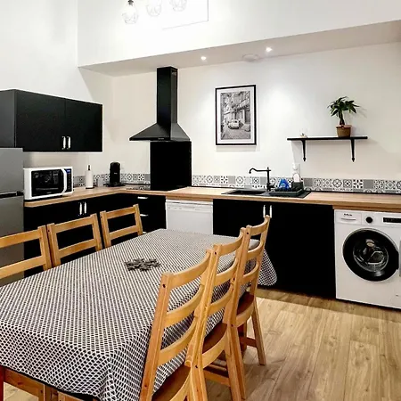 2 Bedroom Awesome In Nyaraló Coulon